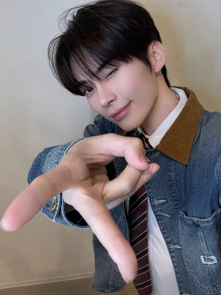 SugaryDaren's tweet photo. @RushingBloom Yap, selamat malam semuanya. Daren disini. Can I have your time, Dazers? Gimana kabarnya hari ini? Masih semangat ngga? https://t.co/VS2v7XQXvY