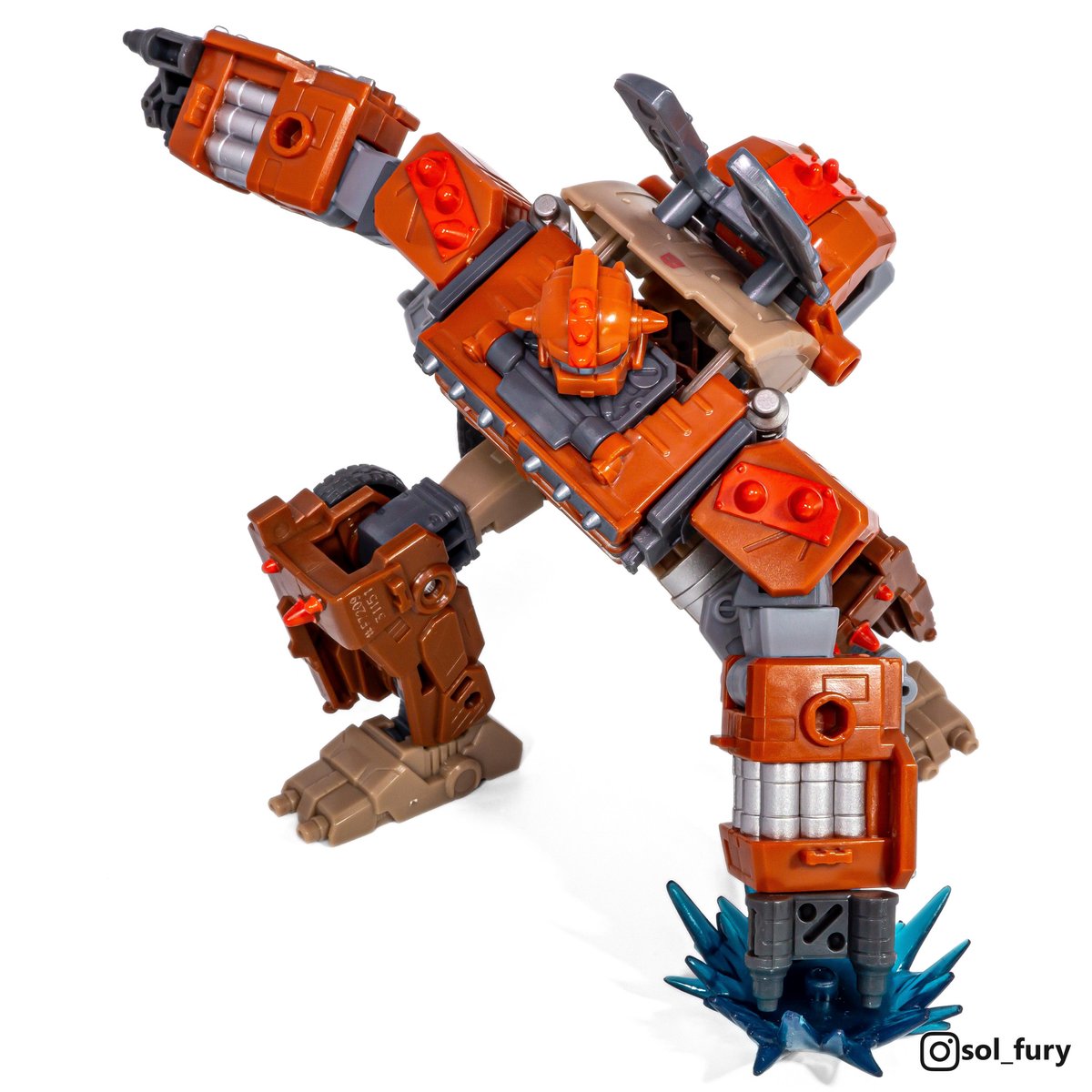 SolFury's tweet photo. "Can you smell what the Trashmaster is haulin'?"

Trashmaster - Transformers Legacy Evolution (Voyager class, 2023) 

#transformers #toyphotography #transformerstoys #transformerslegacy #transformersgenerations https://t.co/NZ1lG6phek