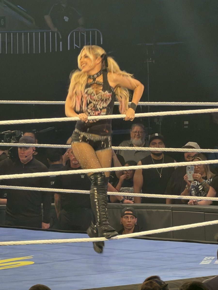 AlbatrossAsia's tweet photo. @AlexaBliss_WWE So happy I got to see this last night even though I wanted you to win! https://t.co/Mc2HLLGgaB