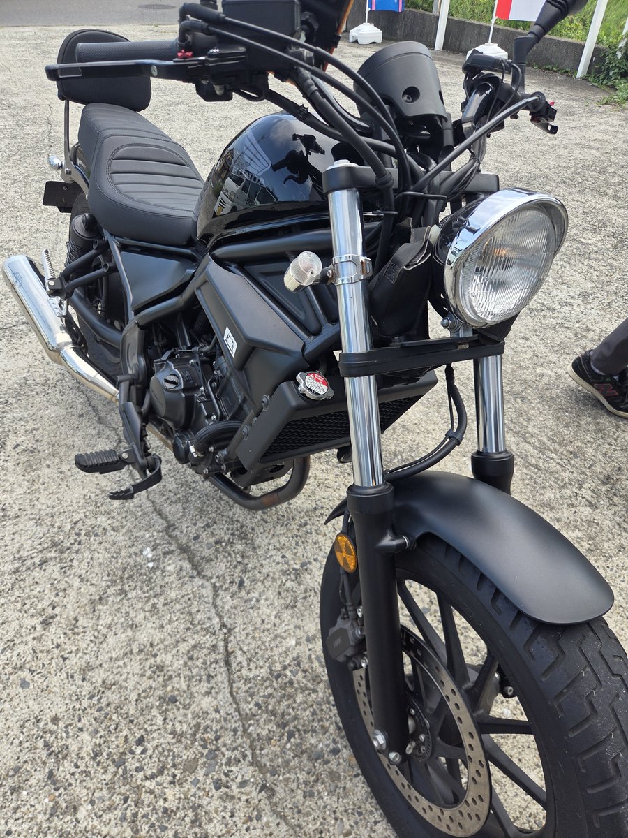 Korosuke01123's tweet photo. 有難い事に加工に整備に引き取り以来が
車はハコスカの部品にバイクのオフセット部品です⚙️
レブルは整備点検🏍️
作業場の中はパンパンです💦
頑張ります💪
#ハコスカディスクブレーキ
#整備点検
#KH
#引き取り https://t.co/mtUsdc2qsH