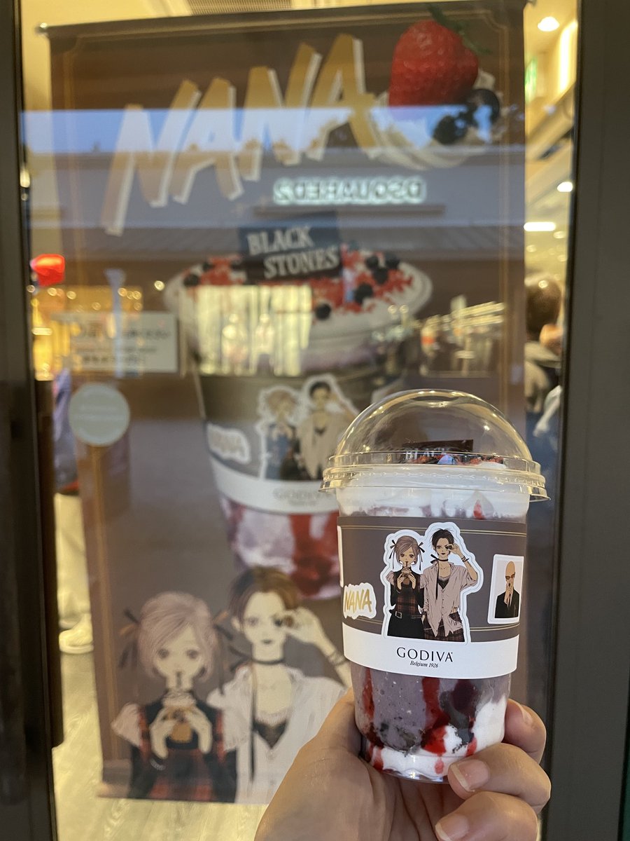 Nperfume_work's tweet photo. アウトレットに行ったら、
NANA×GODIVAの
コラボドリンクを発見👀

これは思わず買ってしまった…！

こういう偶然の出会いに弱い😂
NANA世代には刺さるやつ。

#NANA #GODIVA https://t.co/U2QmpsjQKD