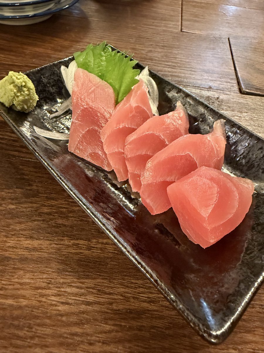 reiranran9214's tweet photo. まぐろ料理が激安で食べられる昼から通し営業の酒場。
まぐろ造り 290円！その他にもまぐろは希少部位まである。
鮪以外のの逸品も安くてこんなすごい居酒屋が地元にあるなんて😊

📝宴屋 じんべい 寝屋川店
https://t.co/Q7Pi6I3XXX https://t.co/pBD3nea4tg