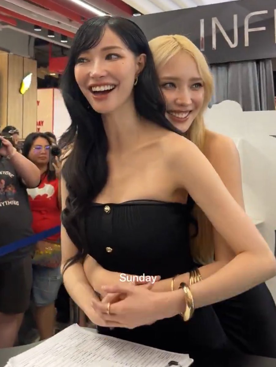 inyournivers's tweet photo. พี่แจน back hug จิงจิงยู จับแก้ม อัตโนมัติ อัตโนมือมาก ชั้นเขินพฤติกรรม คนไทยแปลหน่อยค่ะ 🥺

JANJINGJING INFINITY LOVE
#InfinityMedicalClinicXJJJ https://t.co/im5KmSreI4