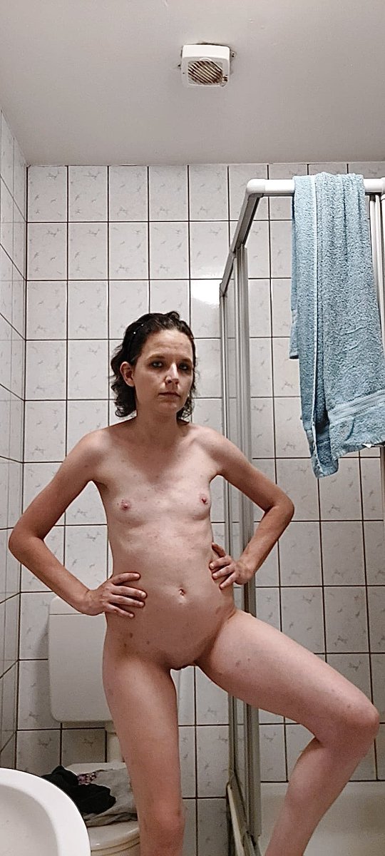 Kesse_Hexe_1993's tweet photo. Ab jetzt bin ich besuchbar und jeder darf kostenlos ohne Kondom 😊

(nein nur ein Scherz 🫣🤣) https://t.co/fZrXUJoC0f
