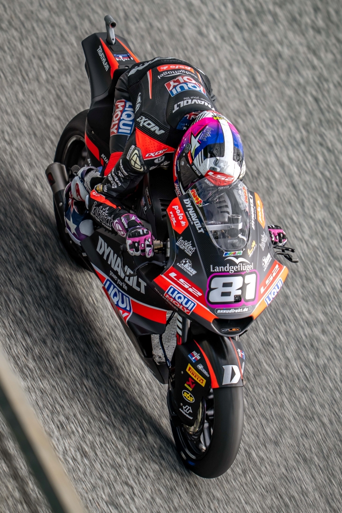 IntactGP's tweet photo. #AustrianGP 🇦🇹 #Moto2  #Q2 in the books

Another #FrontRow for @18ManuGonzalez with  🅿️2️⃣ - 1´32.502 +0.121

Unfortunate session for #81SennaAGIUS came to an early end after a highside crash: 🅿️1️⃣5️⃣ - 1´33.309 +0.928, Rider ok

#LIQUIMOLY  #Dynavolt  #IntactGP  at @redbullring https://t.co/SHQnf7rbgc