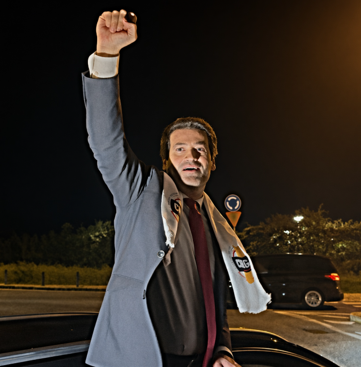 questiona_te's tweet photo. 🇵🇹 | André Ventura dispara nas sondagens e é o candidato favorito dos portugueses a tornar-se Primeiro-Ministro.

Os ótimos resultados poderão mesmo dar maioria absoluta ao partido de direita CHEGA. https://t.co/ujvjzFirk8
