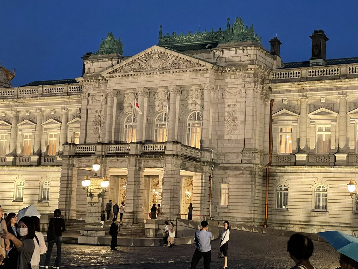 gabrimomo's tweet photo. おフランスかと思いきや、四ツ谷の迎賓館。期間限定でライトアップされてます。
通常入園料プラス400円で本館の特別公開エリアにも入れちゃうシルバーウィークです。国賓を迎えたあの時のお部屋はここだったのね〜、となります😌 https://t.co/TzOvgMXDWC