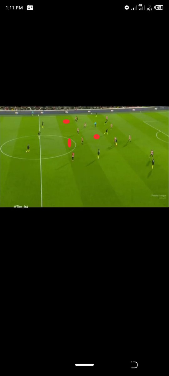 Kanine_tm's tweet photo. @iamklef_5 @Bridgways I agree with you 💯 while will they expose this pocket spaces...if you look closely at the middle it's 5 bredford vs 2 of our players, so why won't they kil us on the counter https://t.co/Z5p3MCo4RW