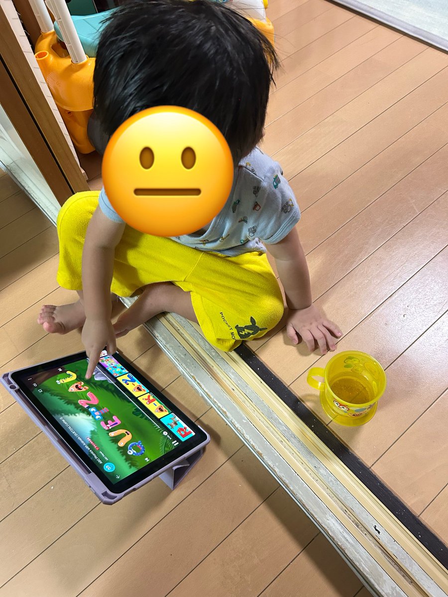 __Reba_'s tweet photo. わざわざコップとiPad持って移動してきて近くでYouTube見始めて可愛い https://t.co/YHHOSMeqNT