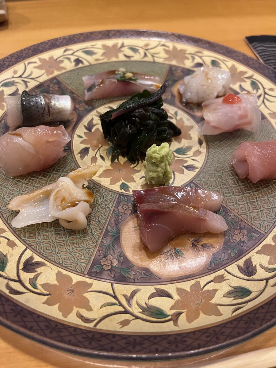ore_naguleo's tweet photo. 本日41歳になりました！
今年もグルメ、音楽時々ゲームをエンジョイしていく！
奥様に金沢旅行をプレゼントしてもらい、寿司スタートでサイコーの出だしをきれた〜 https://t.co/oZfYTTIyaR