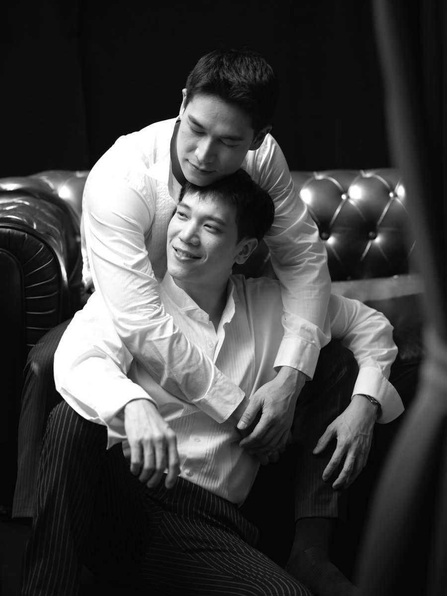 pttt236's tweet photo. อมกกก พี่อาร์ม กรกันต์ ถ่ายรูปกับหมอตินน์ หวานฉ่ำมากกกกกก แว๊บแรกนึกว่าพรีเวดดิ้ง ดีนะอ่านแคปชั่นก่อน55555555 เป็นอีกคู่ที่เขินมากกกก 🥹 https://t.co/owrnoqZ6kW