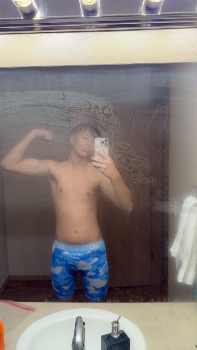Luca_gym07's tweet photo. Good morning🩵 #mlm #nsfwtwt #menOFtwitter https://t.co/6L30nIe9sJ