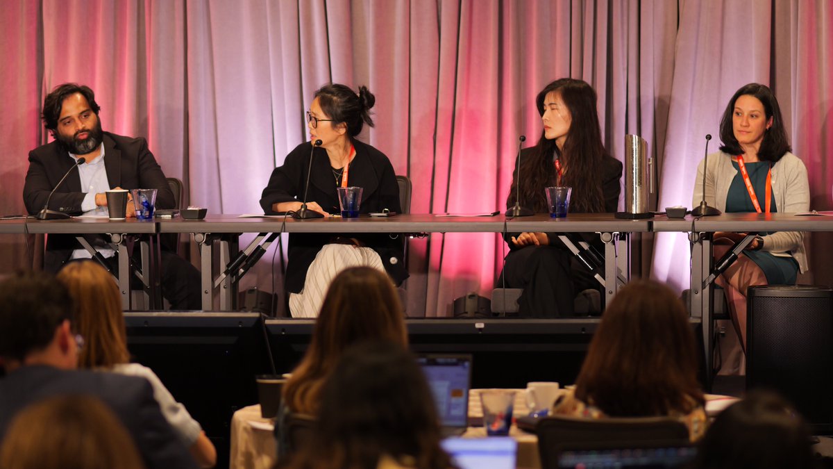 VJHemOnc's tweet photo. Session 3 at #iwAL26: New frontiers in #MRD for #AML - regulatory perspective & clinical practice, chaired by Naval Daver & Eunice Wang (@EuniceWangMD).
Talks on cell-free DNA determinants of AML MRD (Tian Yi Zhang), MRD as a clinical trial endpoint (Gege Gui), and FDA's regulatory perspective on AML MRD (Cara Rabik).
#AML #LeuSM #LeuSM