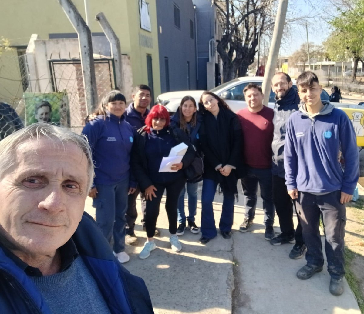 ASocialPrimaria's tweet photo. Esta semana visitamos las Coordinaciones de Zona 6 y 7, donde llevamos adelante el Programa Descentralizado.
Estos encuentros nos permiten fortalecer el trabajo territorial, para seguir mejorando la atención y la respuesta a los vecinos.

@jaimemendezh 
@yesicagrillo https://t.co/06lMzggGuQ