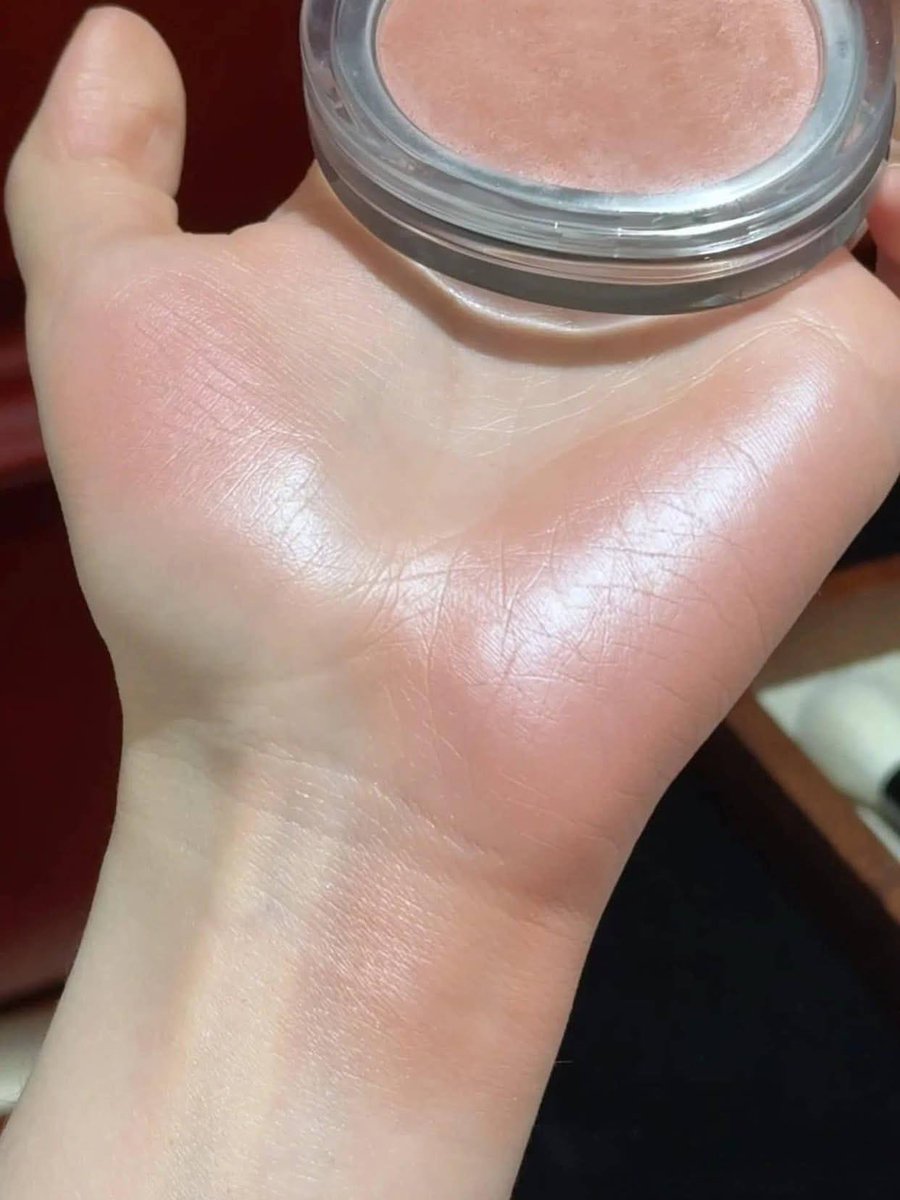 cnvite's tweet photo. Lah gw nemu warna blush persis kaya dipakai jennie 😭🤲🏻 https://t.co/ryAxQgHUlx