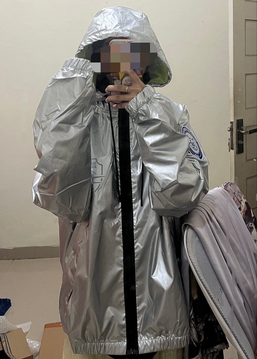 natuwral's tweet photo. wts jacket neo swag md cb nct 127

baru banget sampe, kegedean 
#zonauang https://t.co/Ed6DWexD22