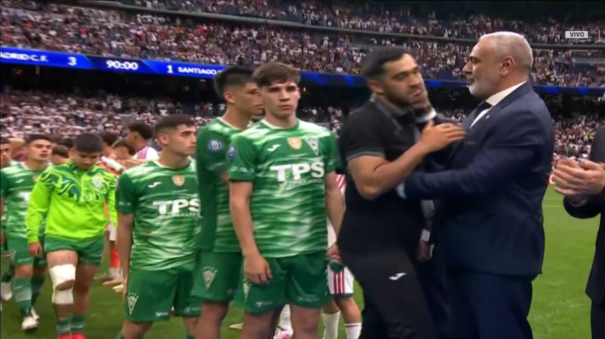 _JorgeV__'s tweet photo. Que hace el hijo de puta de Pablo milad en el Bernabéu, primer partido que se juega en europa y el perro culiao no hizo nada por mantener la localía sudamericana https://t.co/3ouQfgep7q