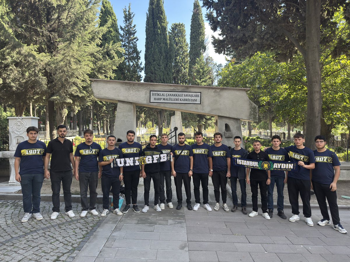 unigfborg's tweet photo. Ülkemizin dört bir yanında gerçekleştirdiğimiz şehitlik ve gazi ziyaretlerimiz vesilesiyle, Cumhuriyetimizin kurucusu Gazi Mustafa Kemal Atatürk’ü saygı ve minnetle anıyor; vatanımızın bölünmez bütünlüğü uğruna canını ortaya koyan tüm şehitlerimize ve gazilerimize şükranlarımızı sunuyoruz.

Geçtiğimiz günlerde hayatını kaybeden taraftarımız Gazi Gerçek Yaşar'ı da rahmet ve saygıyla anıyoruz.

#GazilerGünü #UNIGFB