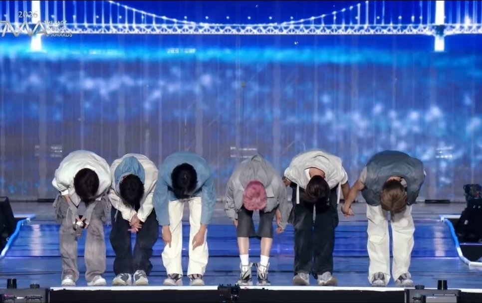 252choding's tweet photo. 허리가 끊어져도 이만큼 감사해주는 남자들 😭😭
아이돌해주셔서 제가더감사합니다 https://t.co/X1AakA0ftw