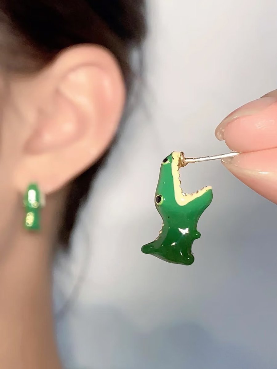 suopca's tweet photo. GAK KUAT 😭 INI ANTING BIKIN SALFOK... KAYA DIGIGIT GITU, LUCU BANGET PLIS https://t.co/7G3QYK2Qlh