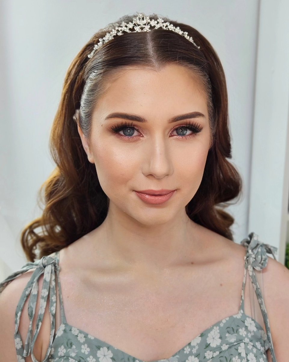 NedaDemuizgr's tweet photo. Our stunning bride, Andreea! For appointments
Makeup: 0757 597 124 – Gabriela
Hair styling: 0771 290 471 – Irina

We look forward to welcoming you! https://t.co/FoUGWFctPJ