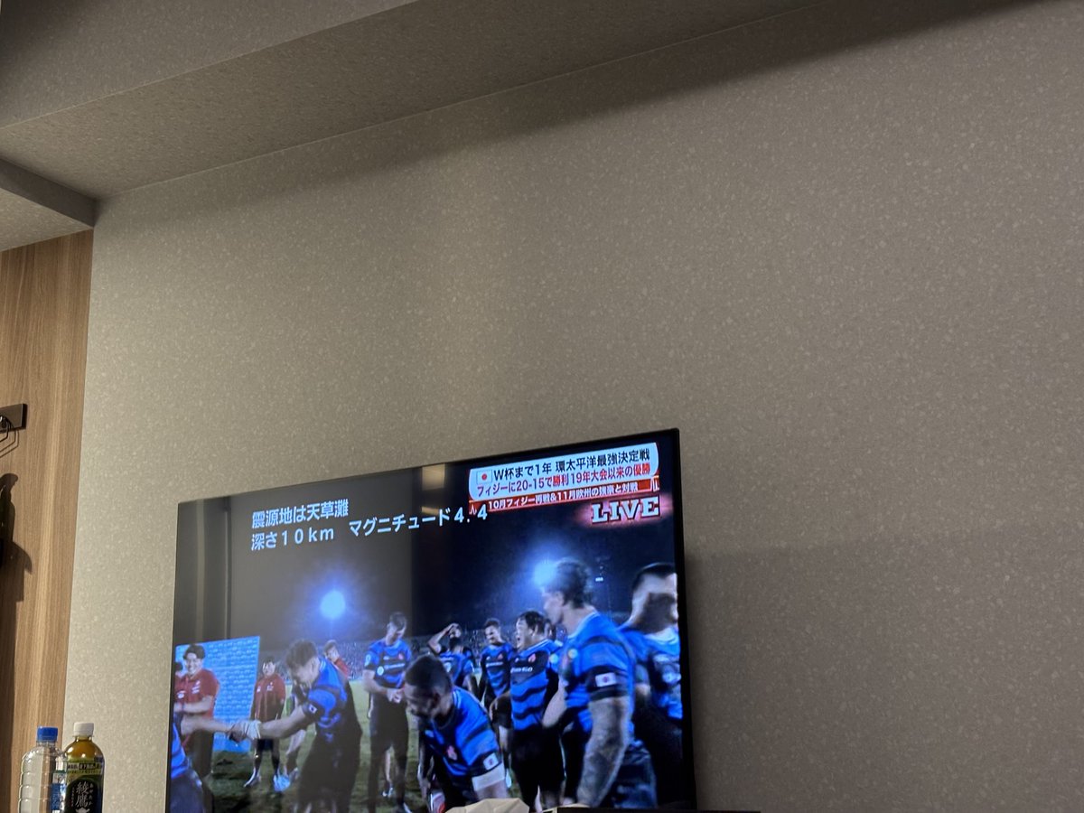 yuusukematsuda's tweet photo. 露天風呂とジャグジー入って、氷河期世代専用ルームみたいなところで強制クールダウンして、ラグビー日本代表戦見てました。
これから飲み散らかします。普段ほとんど酒飲まないので不安です。
もう東京には戻りません。 https://t.co/Pb2CxmHoef