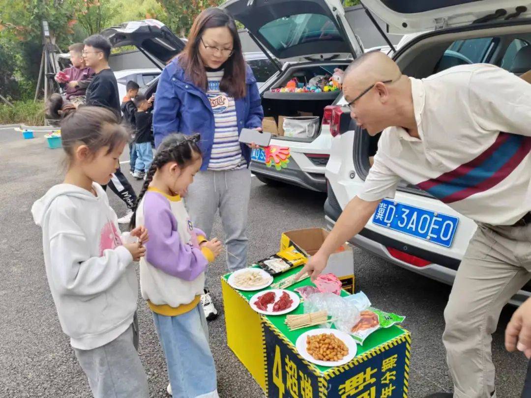 SamanthaMa7ij5's tweet photo. Ven el sábado a la Feria Comunitaria! Juegos, comida rica y charlas amistosas en la plaza central. Te esperamos! https://t.co/0WgewRNgqo