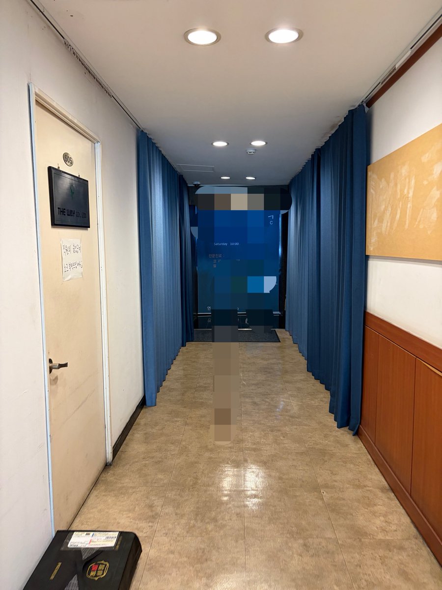 chegosim's tweet photo. 耳鼻咽喉科出身で、追加料金なしで鼻炎手術までしてくれるのも普通にすごいしモニター割引ありませんか？って聞いたら院長の意向でやってないって言われたのも逆に信頼できた。この入り口にビビって帰ろうかと思ったけど行って良かった https://t.co/KwSuZm4grz