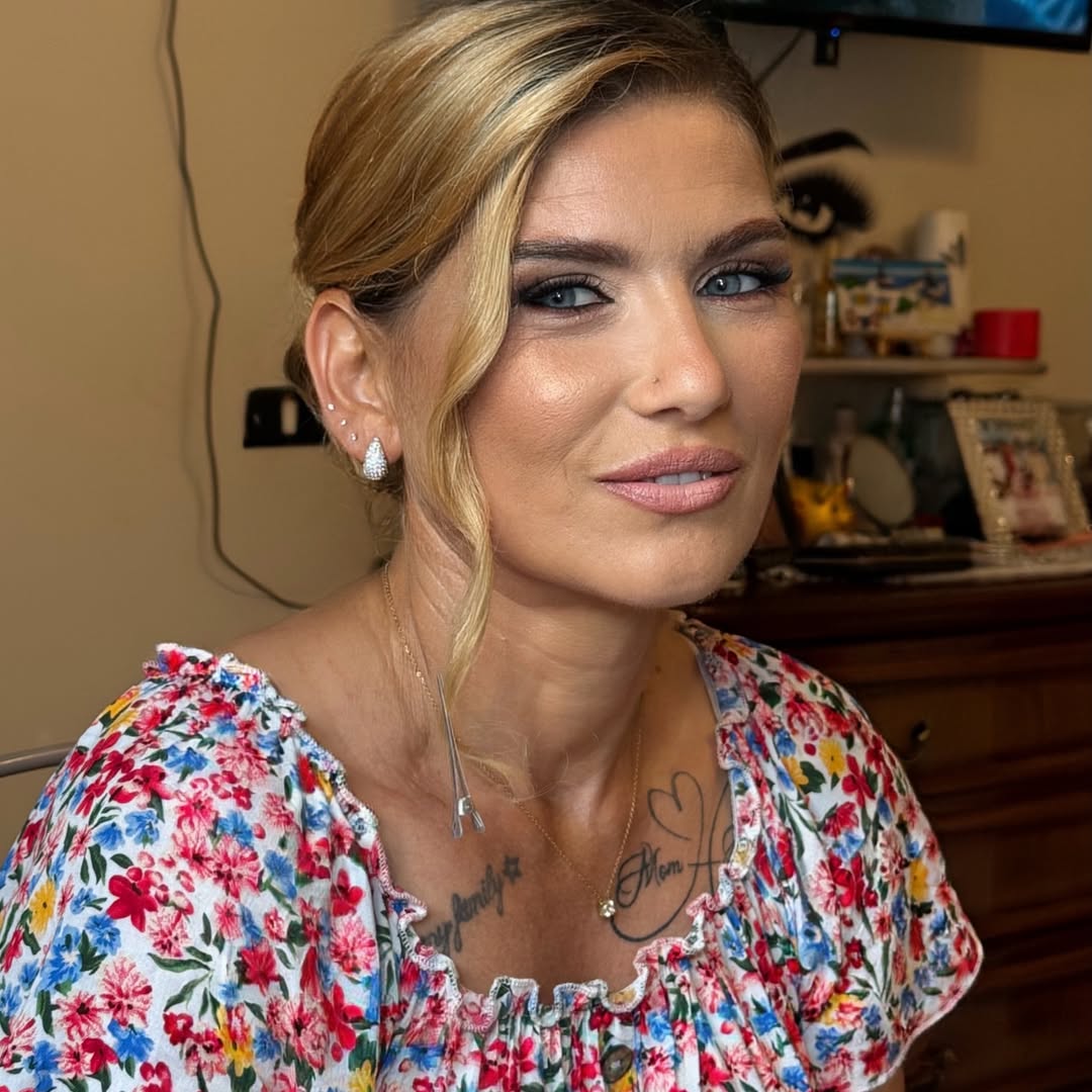 GayleneRaiche's tweet photo. Soff Glow anti-aging

Focus base

Defined eyes with soft taupe smokey makeup. A luminous, second-skin complexion with delicate contouring, soft blush, and strategic highlights for an elegant, natural glow. Nude mauve tones complement the complexion https://t.co/UxBZFJb0Mj
