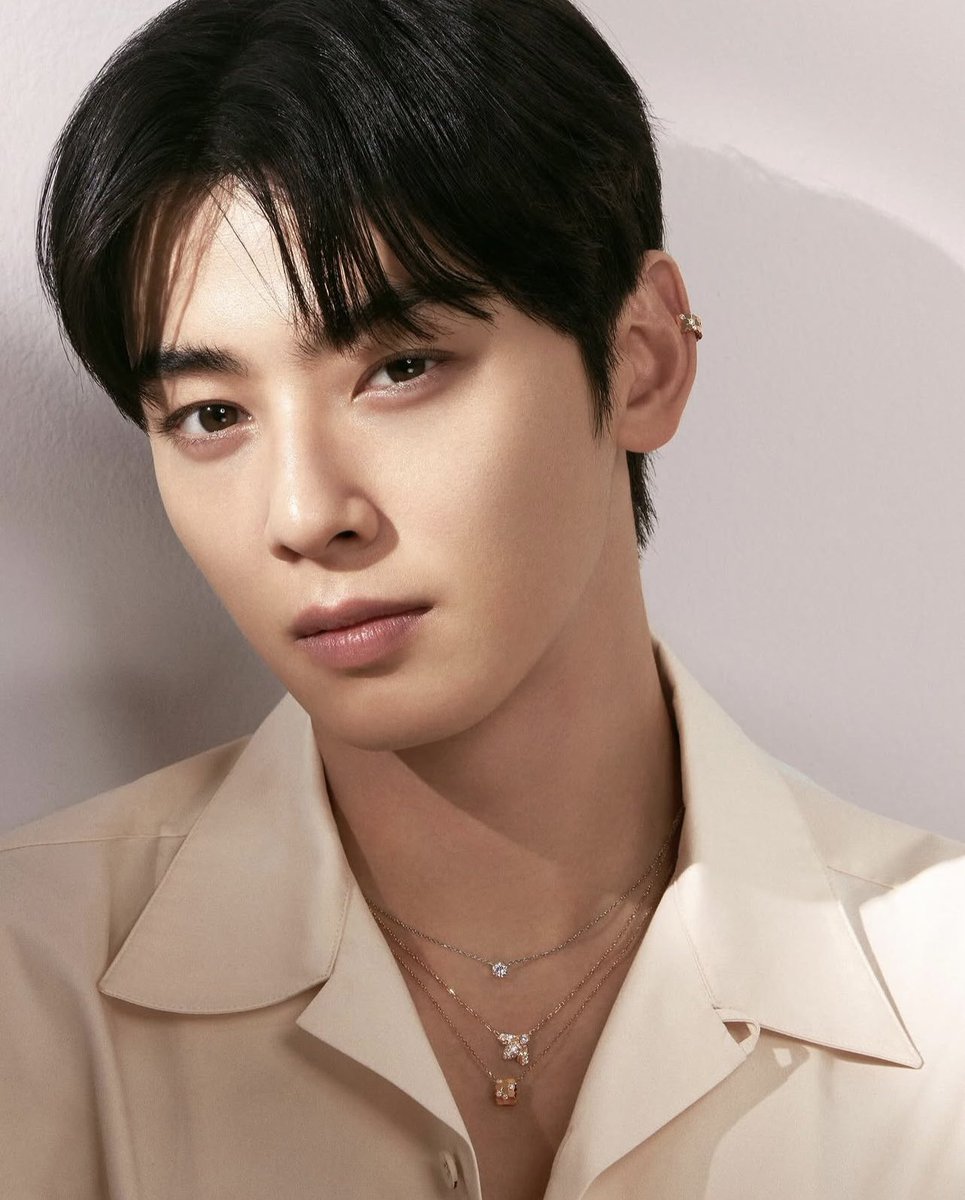 CEWProjects's tweet photo. 26.09.19

Daily military countdown for Eunwoo, marking his journey.

Each day we look back at a moment from Eunwoo’s past on this date, celebrating the memories he has given us over the years while we wait for his return.

Today is Day 419.

Two years ago today, September 19, 2024, Eunwoo shared these stunning photos in collaboration with Chaumet for the Bee My Love collection. 🐝💎

Along with the photos, Chaumet shared these beautiful words:

“The Bee My Love collection celebrates timeless elegance and versatility. Chaumet’s Global Brand Ambassador, Cha Eun Woo, perfectly embodies this spirit.”

And honestly, we couldn’t agree more. 💫
We hope there will be many more beautiful moments with Eunwoo and Chaumet to come. 💜

And a little milestone for today: exactly 130 days left! Tomorrow, we’re entering the 120s. Getting closer and closer to having him back. 🥹

We will be here every day until he returns. ✨

#CHAEUNWOO #차은우
@CHAEUNWOO_offcl
