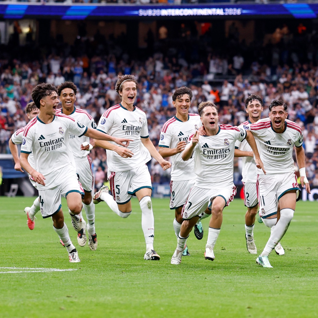 MadridXtra's tweet photo. 🚨 BREAKING: The Bernabéu sets a WORLD RECORD for attendance at a youth match.

52,117 fans attended the U20 Intercontinental Final. https://t.co/RdYqFrBmno