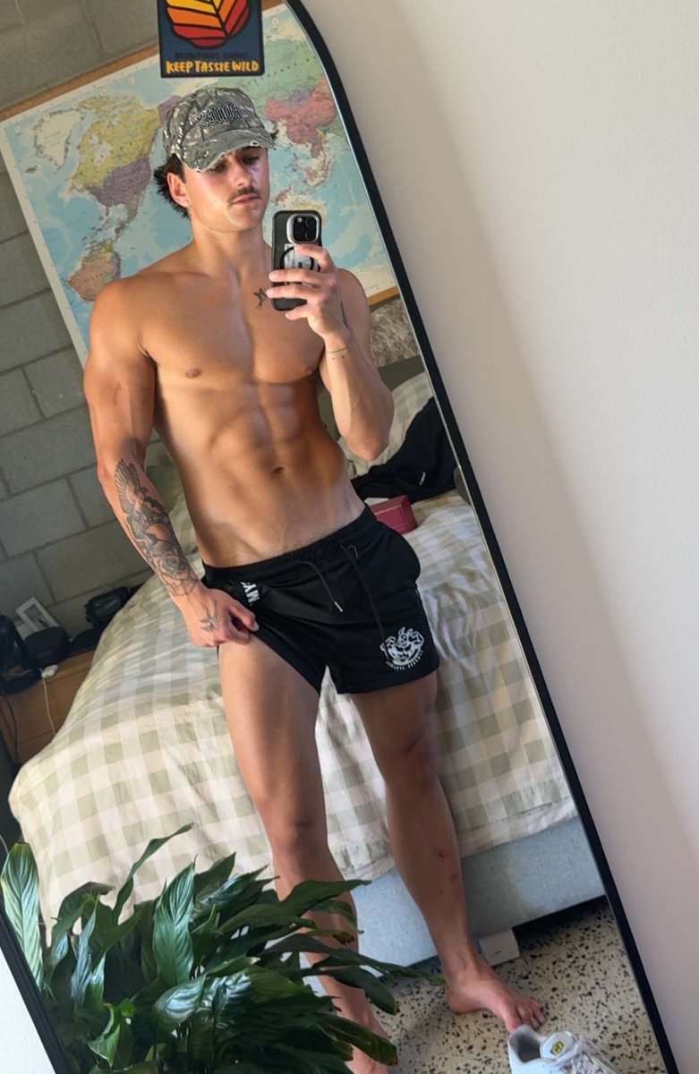 auscashmaster04's tweet photo. Go buy me a round of drinks and fund my night out 😈🍺

https://t.co/jHWytzj3CI https://t.co/MOK6FKun0B