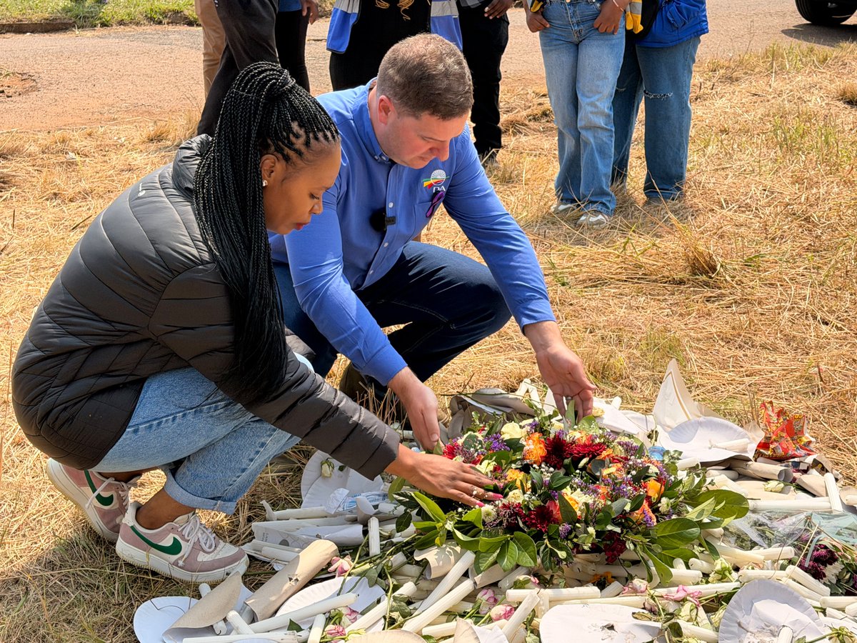 Our_DA's tweet photo. 🕯️ Behind every number is a woman. A daughter. A sister. A mother. A friend.

Today, DA Leader Geordin Hill-Lewis and DA Ekurhuleni Mayoral Candidate Khathutshelo Rasilingwane laid wreaths in remembrance of the women murdered in Ekurhuleni.

The DA will continue standing with the families and communities affected and pushing for stronger action against violent crime. 🕯️🔵