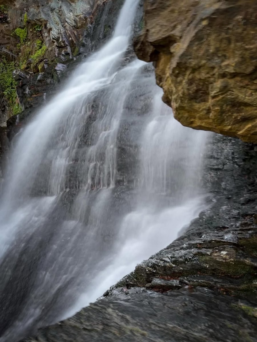 PaulOgawanb's tweet photo. And now, back to the Lower Cascades at Hanging Rock from last December. https://t.co/FJc7QuVIzp