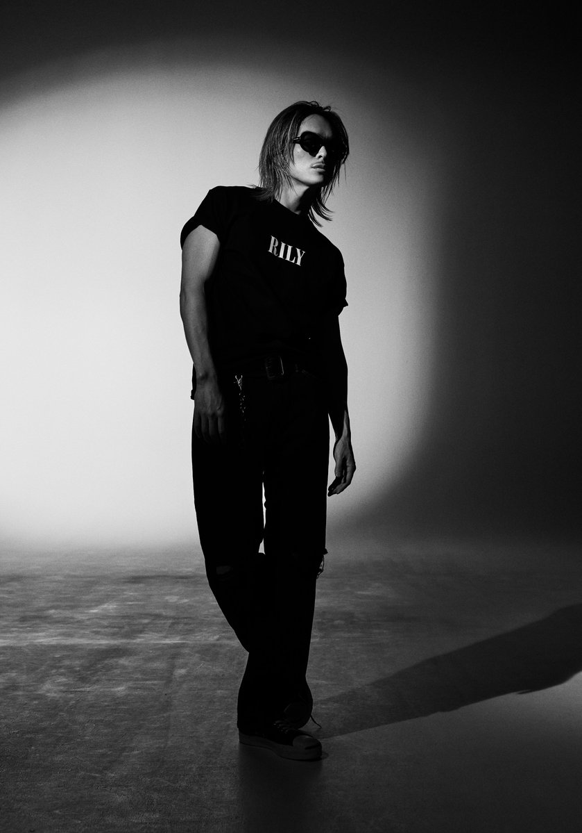 vertical_garage's tweet photo. 【PRE-ORDER 本日23:59まで】
RILY NEW VINTAGE COLLECTION

時代や流行に左右されない素材選びやディテール、佇まいを大切にしながら、現代のスタイルに自然に取り入れられるバランスを追求したコレクション。

▼ONLINE
https://t.co/3WCpueDvcm

#RILY @RyujiJSB_3 https://t.co/fjfraWZUHB