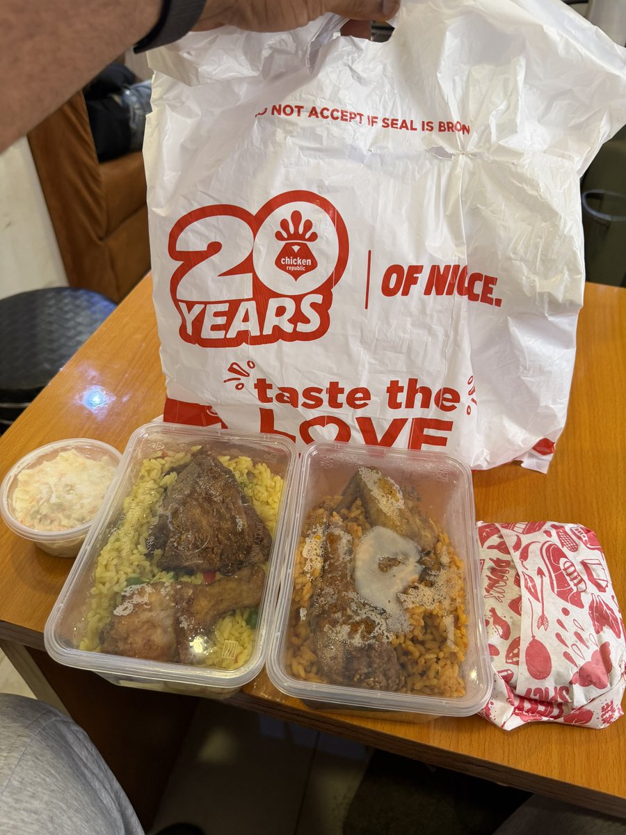 yankeeplug_'s tweet photo. Got Chicken republic Citizens Meal for 6,100 and it came with 2 plates of Rice and Chicken.

Is that a steal? 😳

@ChickenRepublic https://t.co/tP8m2tU9XP
