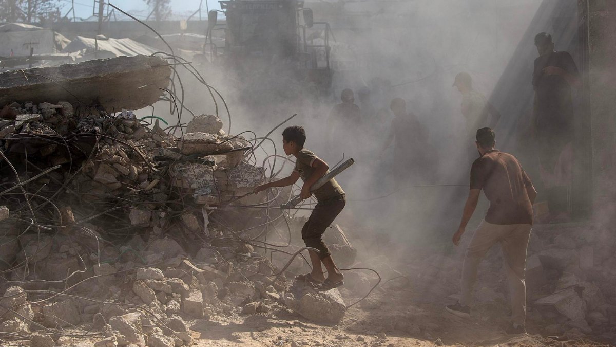 Cooperativa's tweet photo. Ataques en Gaza: Israel mató a tres personas, entre ellos una niña de 10 años https://t.co/Q97o8bqkEs https://t.co/seY0hnq7R8