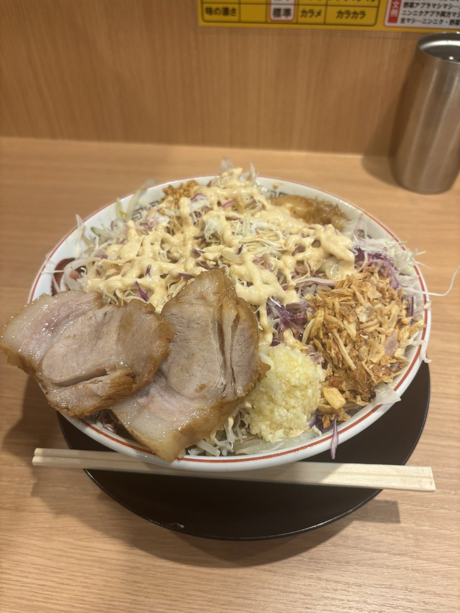 cheeseburgernew's tweet photo. 明日が無いので…
冷やし中華ニンニク野菜マシマシアブラカラカラアレ https://t.co/gnVubbNrjA