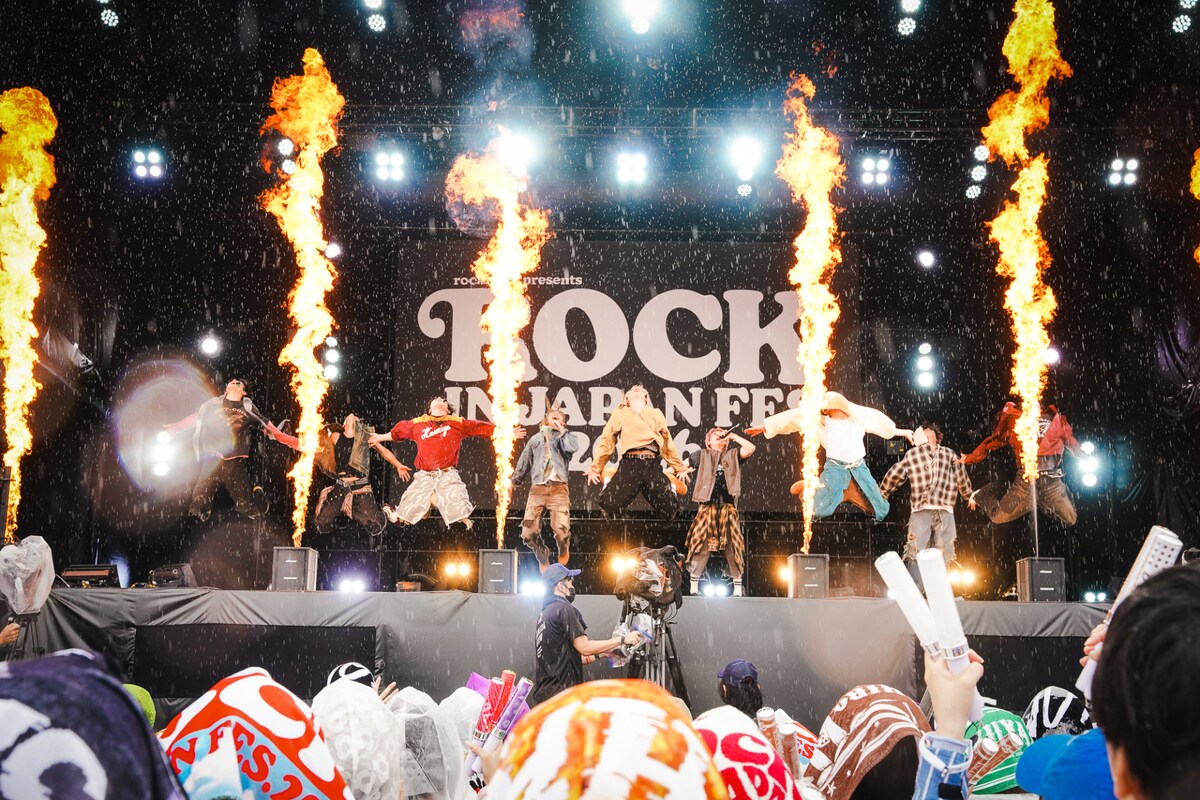 natalie_mu's tweet photo. 【 #RIJF2026 ライブレポート】
🚅 超特急、9人揃って「ロッキン」初見参！
リョウガ復帰の舞台で焼き付けた熱い生き様

☀️「僕たち超特急、ライブでここまで這い上がってきました！ ……死ぬまで声出せよ」

▼📝詳細レポ＆📸ライブ写真 @sd_bt
https://t.co/zyueVqK2cf https://t.co/euHKJGvvhT