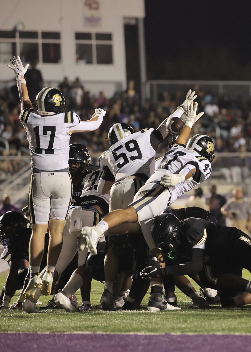 ricky_aube's tweet photo. Jena falls to Westgate 28-12 in a hard fought battle of the undefeated. 𝐖𝐄𝐒𝐓𝐆𝐀𝐓𝐄 𝐅𝐎𝐎𝐓𝐁𝐀𝐋𝐋 𝐂𝐋𝐔𝐁 @jenafootball LHSAA Acadiana Postgame https://t.co/9BiI8lGt8E