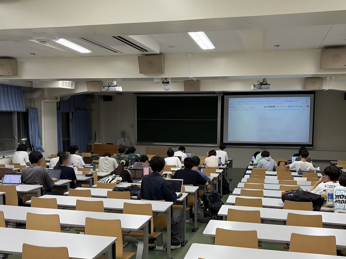 CREATE_rocket's tweet photo. CREATE🚀では毎週金曜日に全体ミーティング✏️を行っています。異なる班同士が情報交換を行う重要なミーティングで、学年の垣根を超えて意見交換が活発に行われています❗️
今週のミーティングにおいても、打ち上げ予定の機体や、団体全体の方針についての議論が白熱しました💥 https://t.co/GY1vcp1euw
