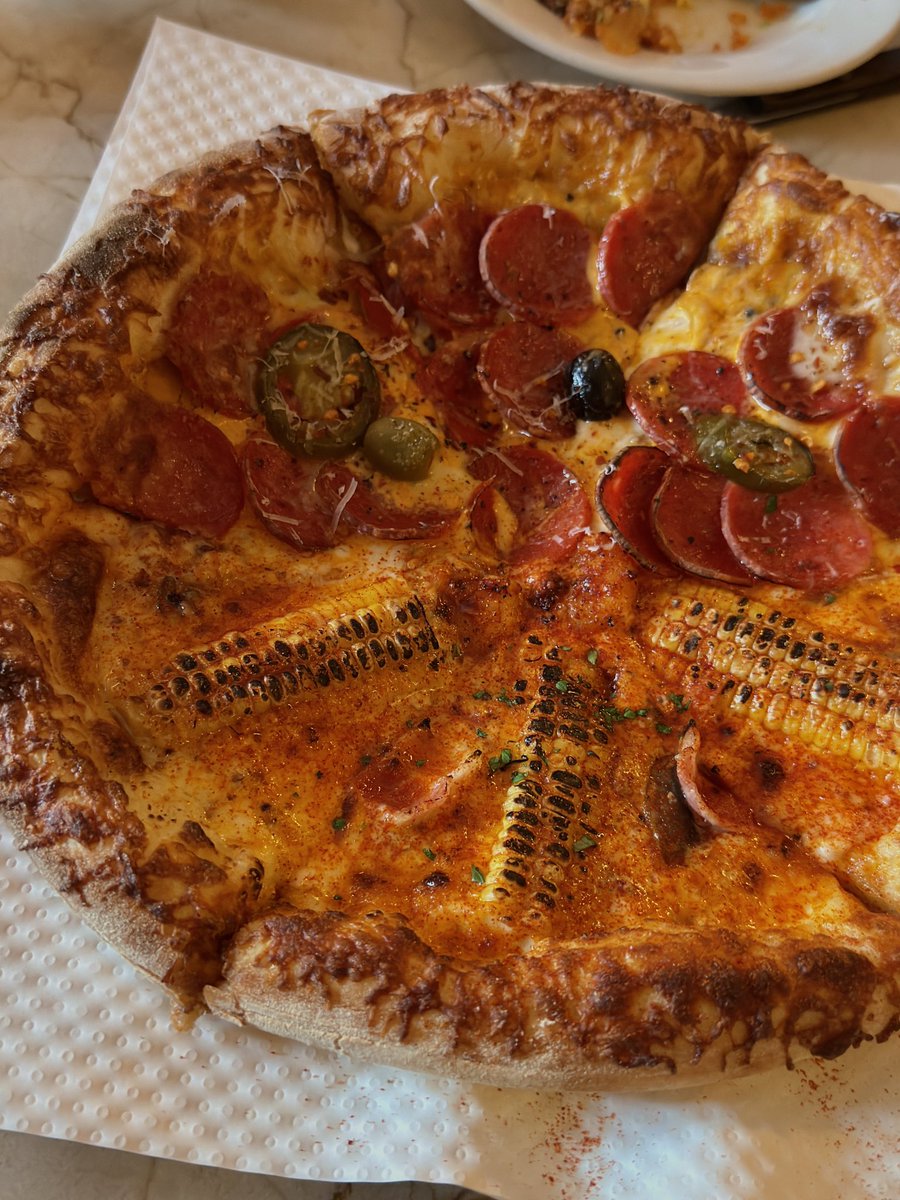 foodshimi's tweet photo. 📍수원 행궁동 로우파이브 신풍

1등메뉴 투표 (4)
옥수수 피자: 1표 (저)
김치볶음밥: 1표
크림파스타: 1표
페페로니피자: 1표

전체 무승부였습니다. 🤤 https://t.co/sYB4CFBCCx