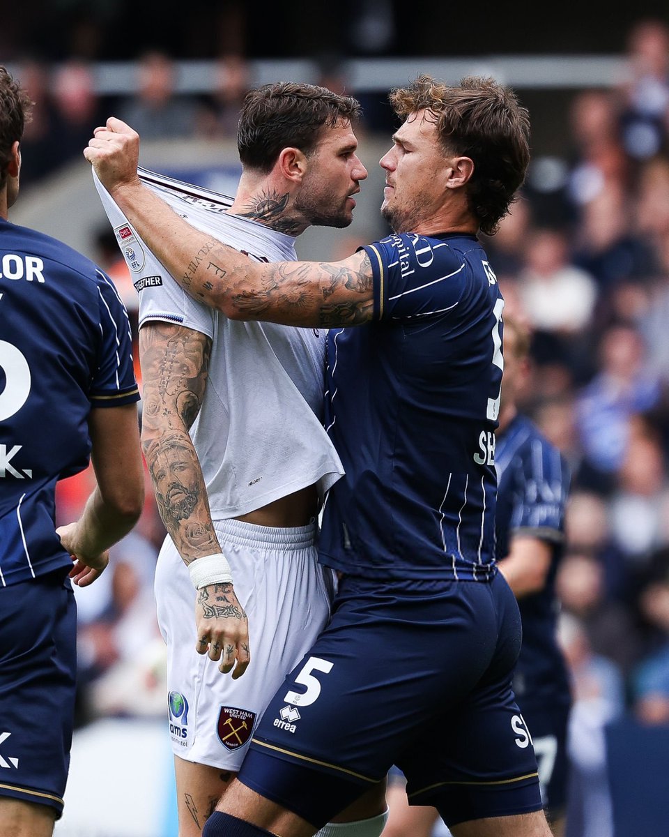 Footballfights's tweet photo. Millwall vs West Ham... 🏴󠁧󠁢󠁥󠁮󠁧󠁿👊 https://t.co/rk8hzQtReY