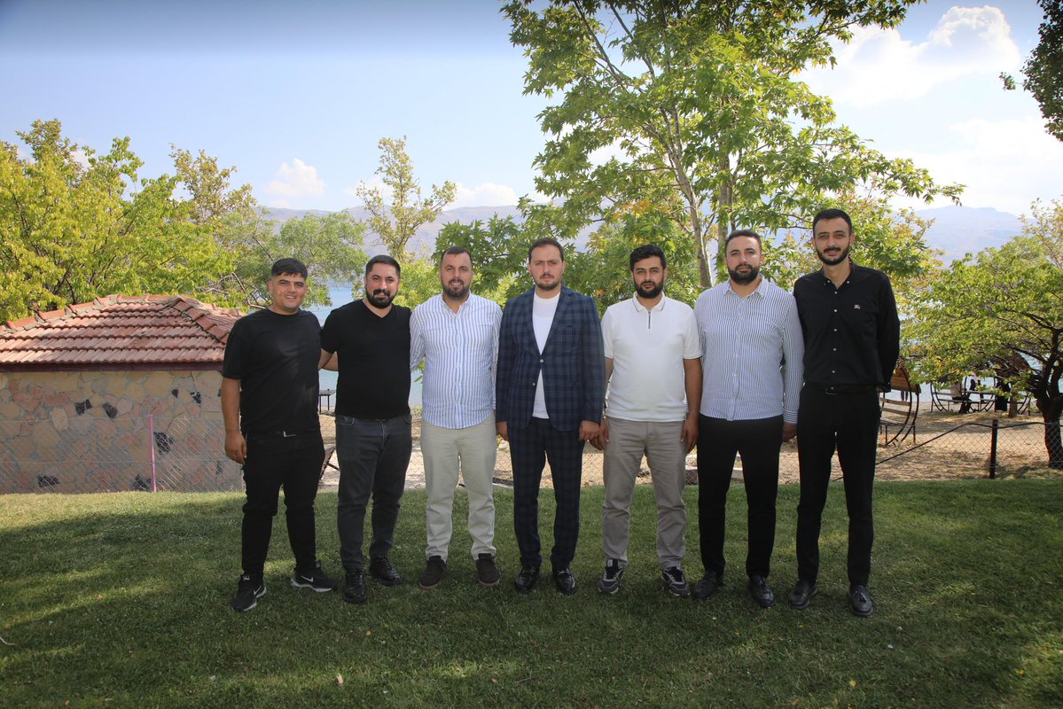 Savas_Cirit23's tweet photo. 📍Ak Parti Teşkilat Motivasyon Toplantısı Önceki Dönem Gençlik Kolları Başkanlarımız İle Katılım Sağladık.@isselmanoglu23 @sahin_serifoglu @ejderacikkapi @erolkeles23 https://t.co/hgyG5y6tf5