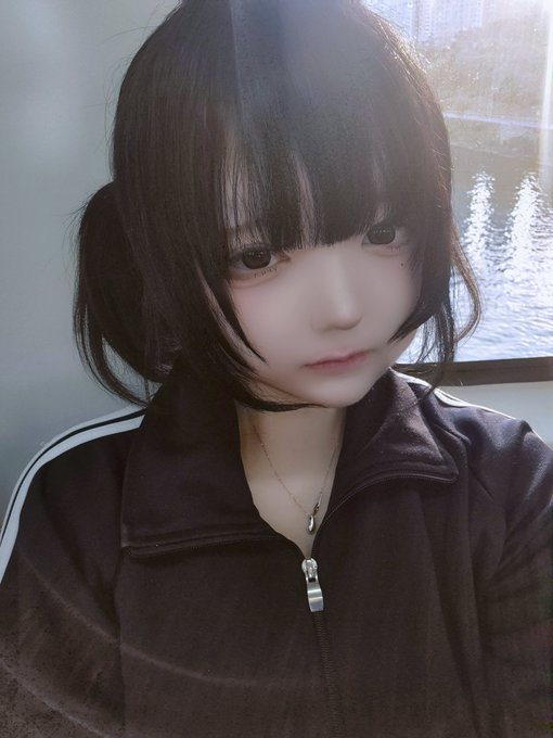 AR07540991's tweet photo. おじさまに質問〜
地雷系女子を横に連れても歩けるの?
メンヘラな地雷系女子なんだけど
それでもいいですかぁ、、、？😢

手繋ぐとずっと離さないよ？😭 https://t.co/Dkl9wgtT2p