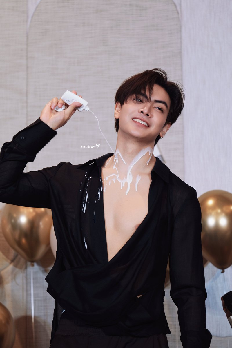 macchiato0204's tweet photo. @DrAllyBrand is the best sunscreen na

#DrAllyinHKTxJoongDay1
 #จุงอาเชน #JoongArchen https://t.co/8WyaA5iXB3