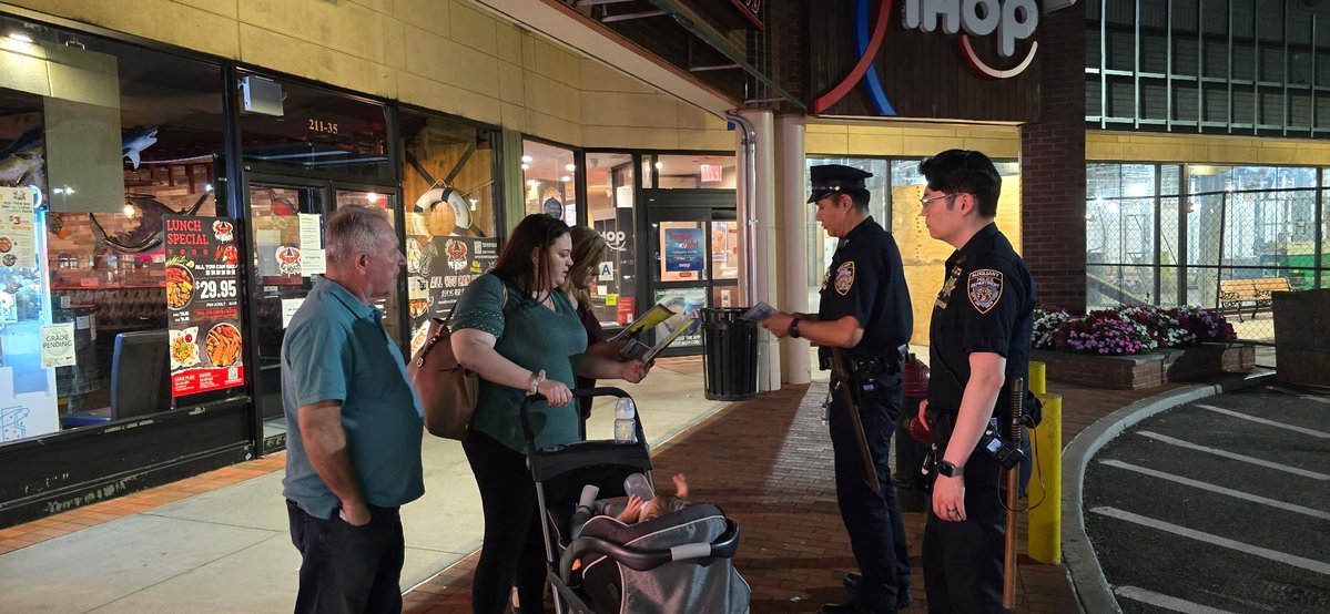 NYPD109Pct's tweet photo. 109 Pct Auxiliary Officers were again distributing information regarding Jewelry Scams to members of our community. https://t.co/qHhZ1x04qi