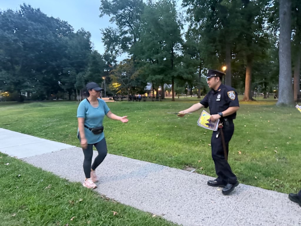 NYPD109Pct's tweet photo. 109 Pct Auxiliary Officers were again distributing information regarding Jewelry Scams to members of our community. https://t.co/qHhZ1x04qi