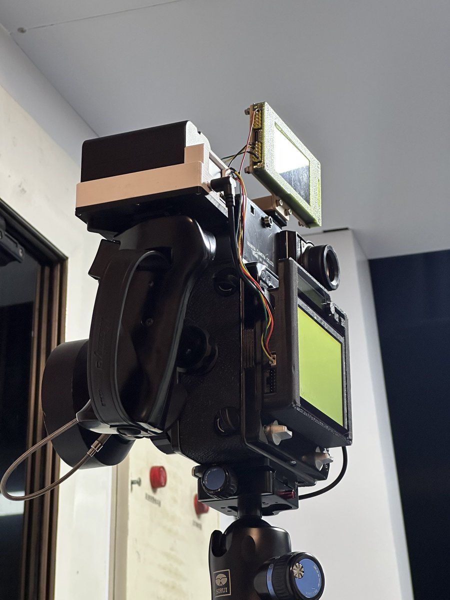 zephray_wenting's tweet photo. Finished building my digital back for the Mamiya Super 23 Press camera! https://t.co/AOhIlxdDfJ