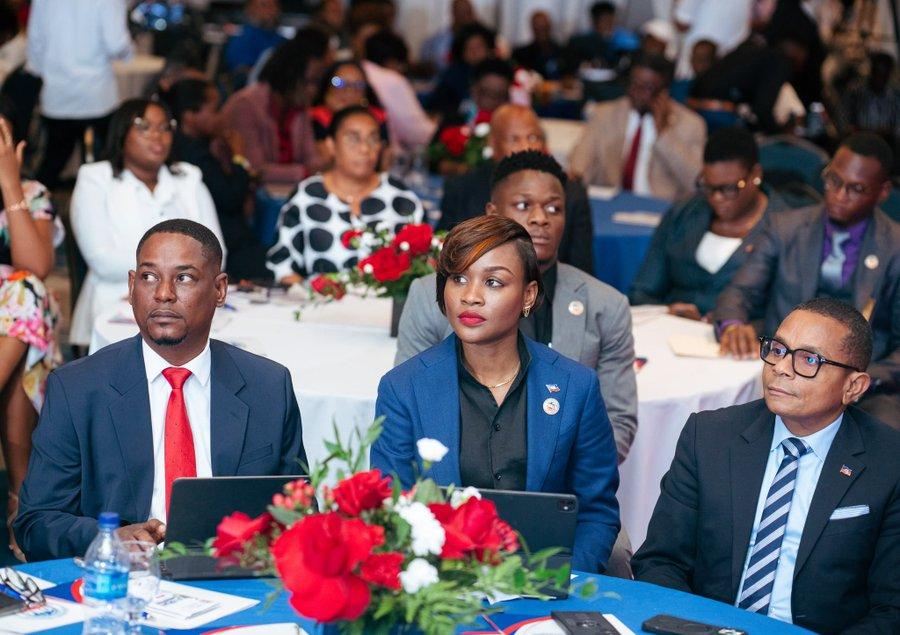 lequotidien509's tweet photo. #ONA | Le 18 septembre 2026, au Karibe Convention Center, s’est tenue la troisième et dernière journée du Forum national sur la modernisation du régime de retraite en Haïti. L’actuaire Jamesy Delphin (BRH) a présenté les enjeux liés à l’inflation et à la préservation de la valeur des réserves, rappelant que l’ONA compte plus de 450 000 cotisants pour 5 513 pensions servies.#ForumONA #Retraite #Haïti #SécuritéSociale @ONA_Officiel @FrancoisLo05